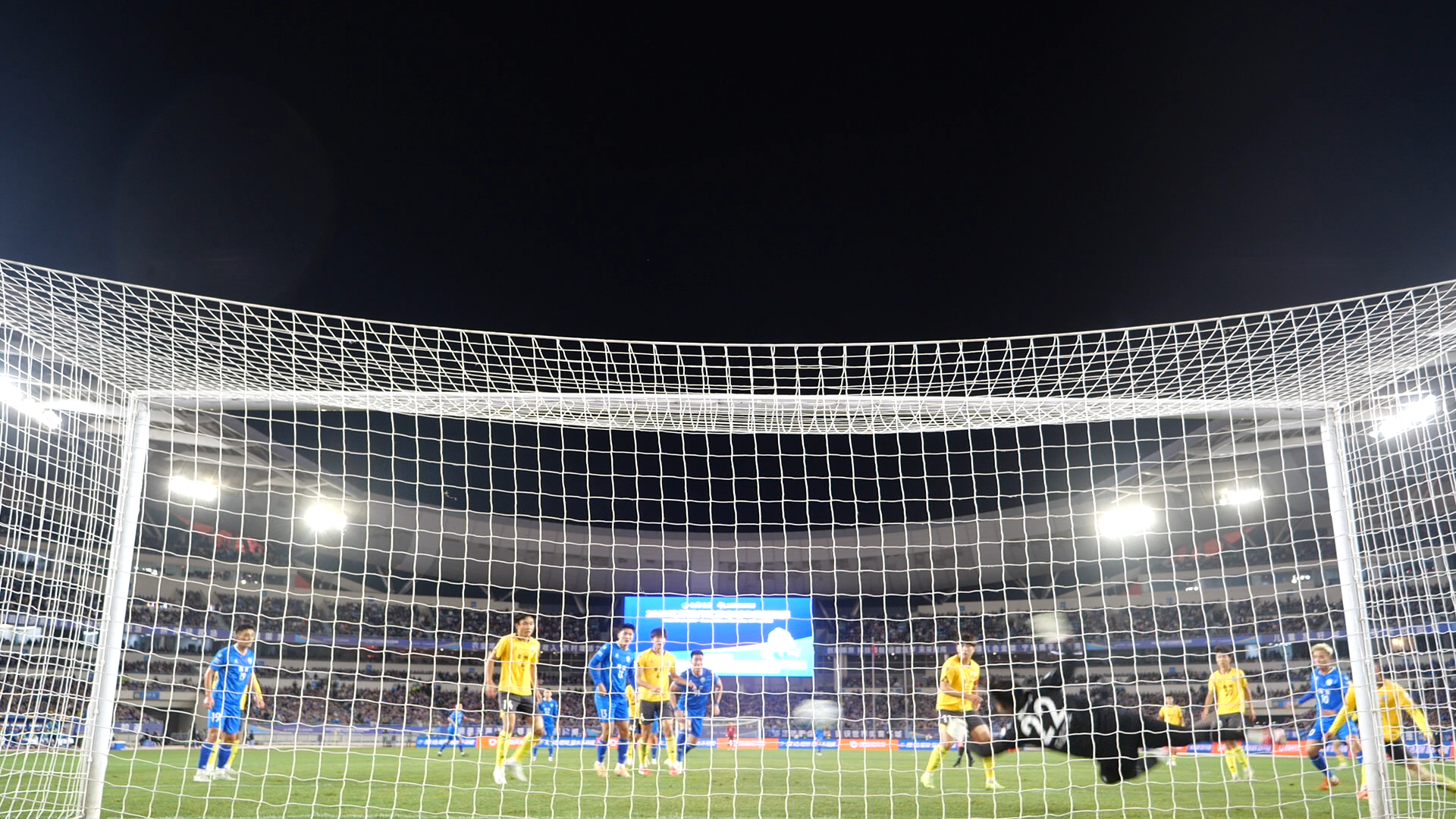 机器狗视角 截图南京第一球.png